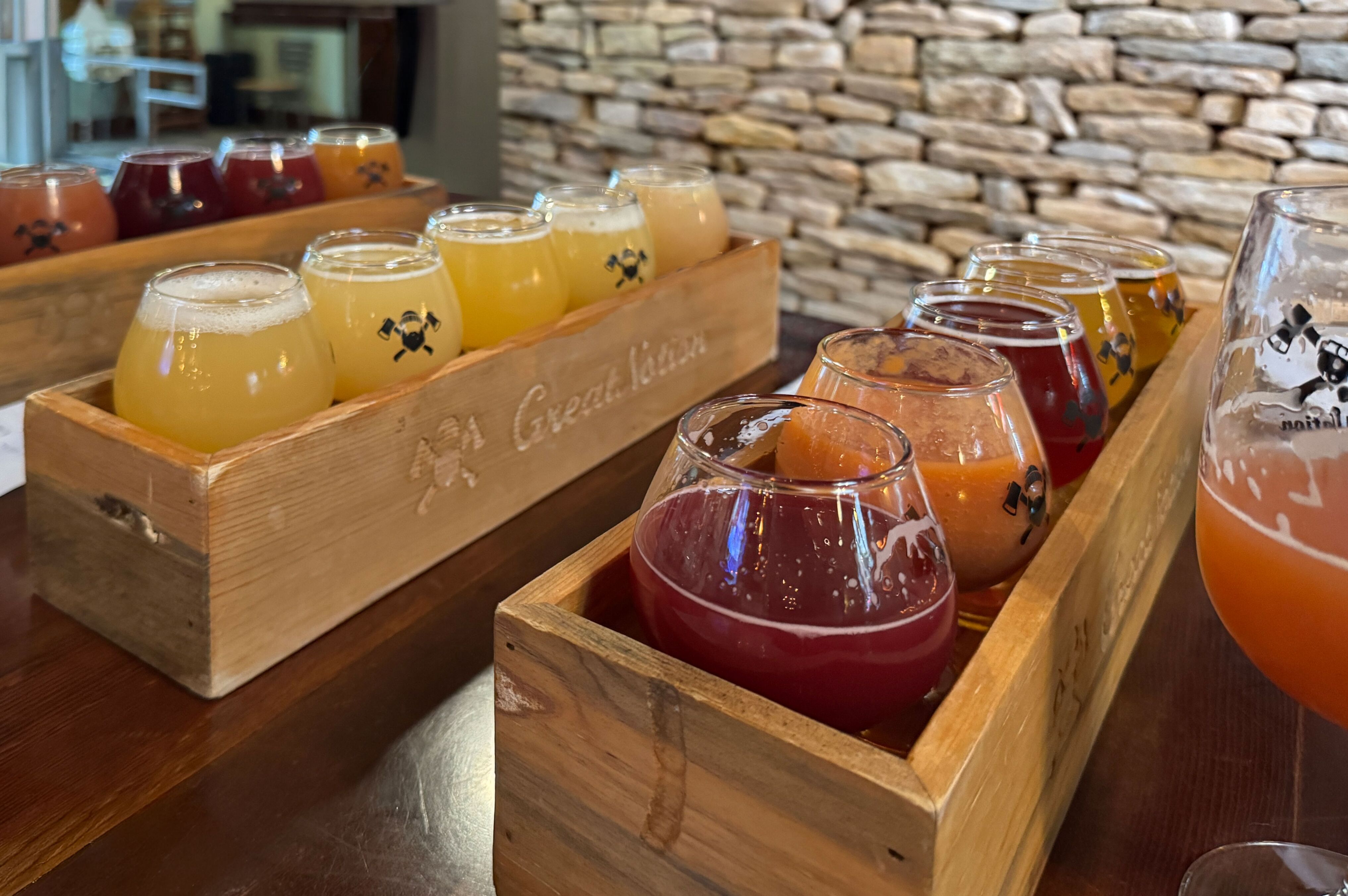 Ein Beer Flight bei Great Notion Brewing ist die perfekte Gelegenheit, die kreativen Bierkreationen der Brauerei kennenzulernen.
